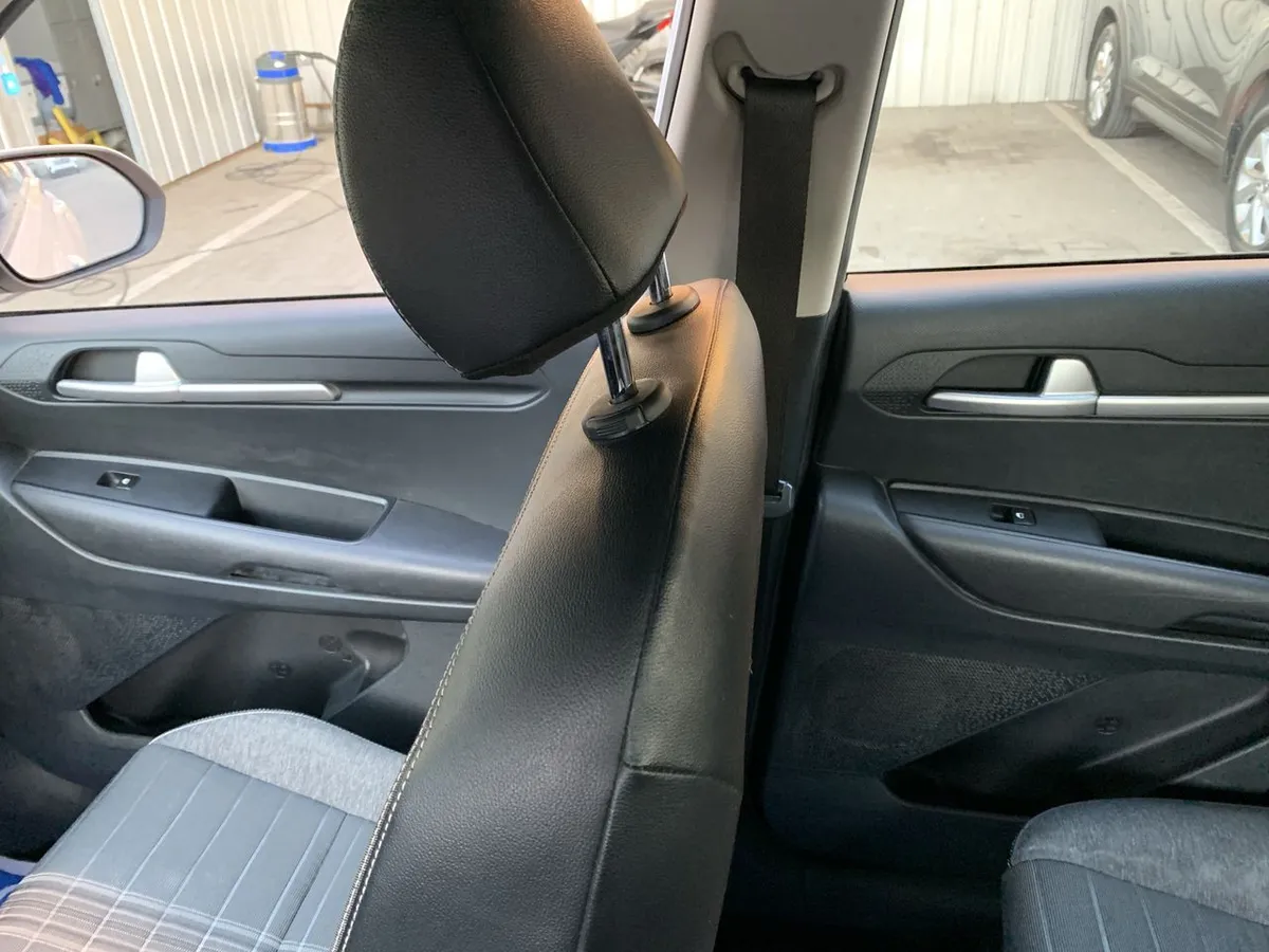 Kia Sonet 1.5 Ex 4x2 Ivt Ri At 5p año 2025