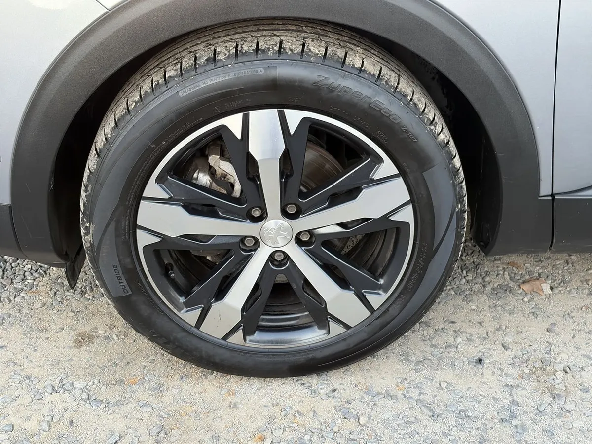 Peugeot 3008 1.5 Allure Pack Bluehdi 130 4x2 Eat8 5p año 2024