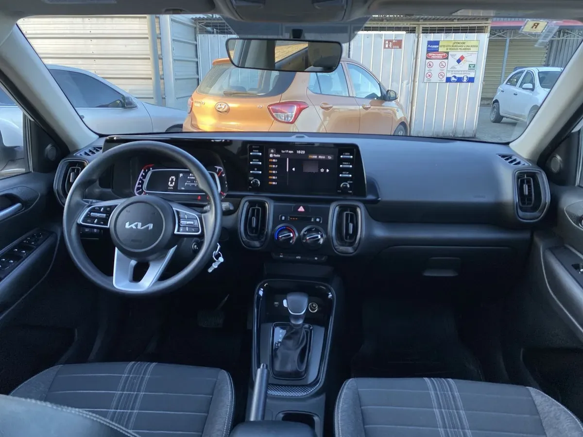 Kia Sonet 1.5 Ex 4x2 Ivt Ri At 5p año 2025