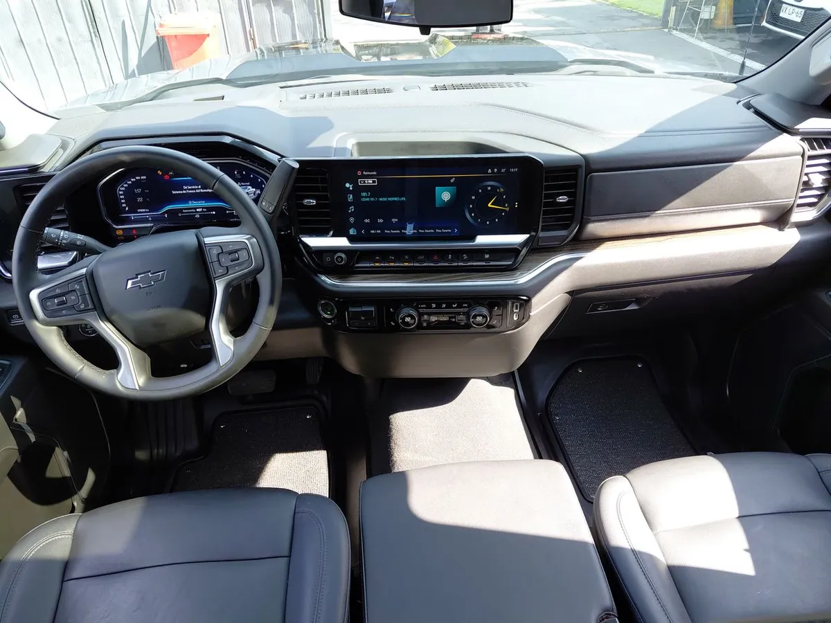 Chevrolet Silverado 5.3 Lt Trail Boss Z71 4x4 At 4p año 2024
