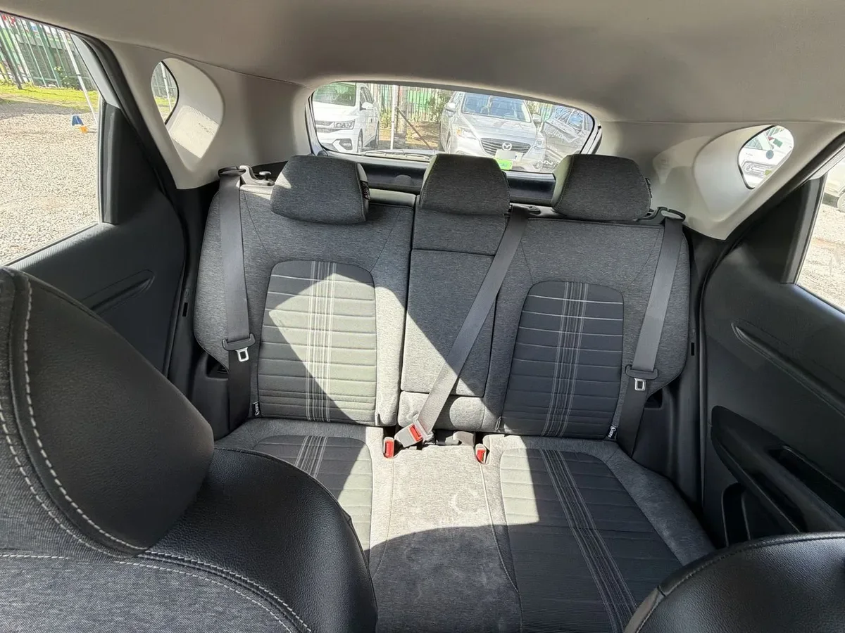 Kia Sonet 1.5 Ex 4x2 Ivt Ri At 5p año 2025