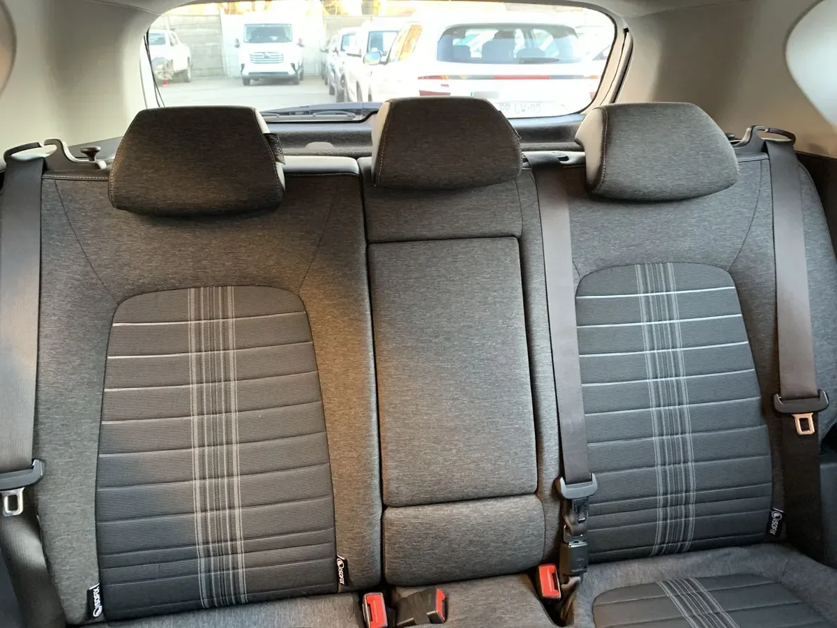 Kia Sonet 1.5 Ex 4x2 Ivt Ri At 5p año 2025