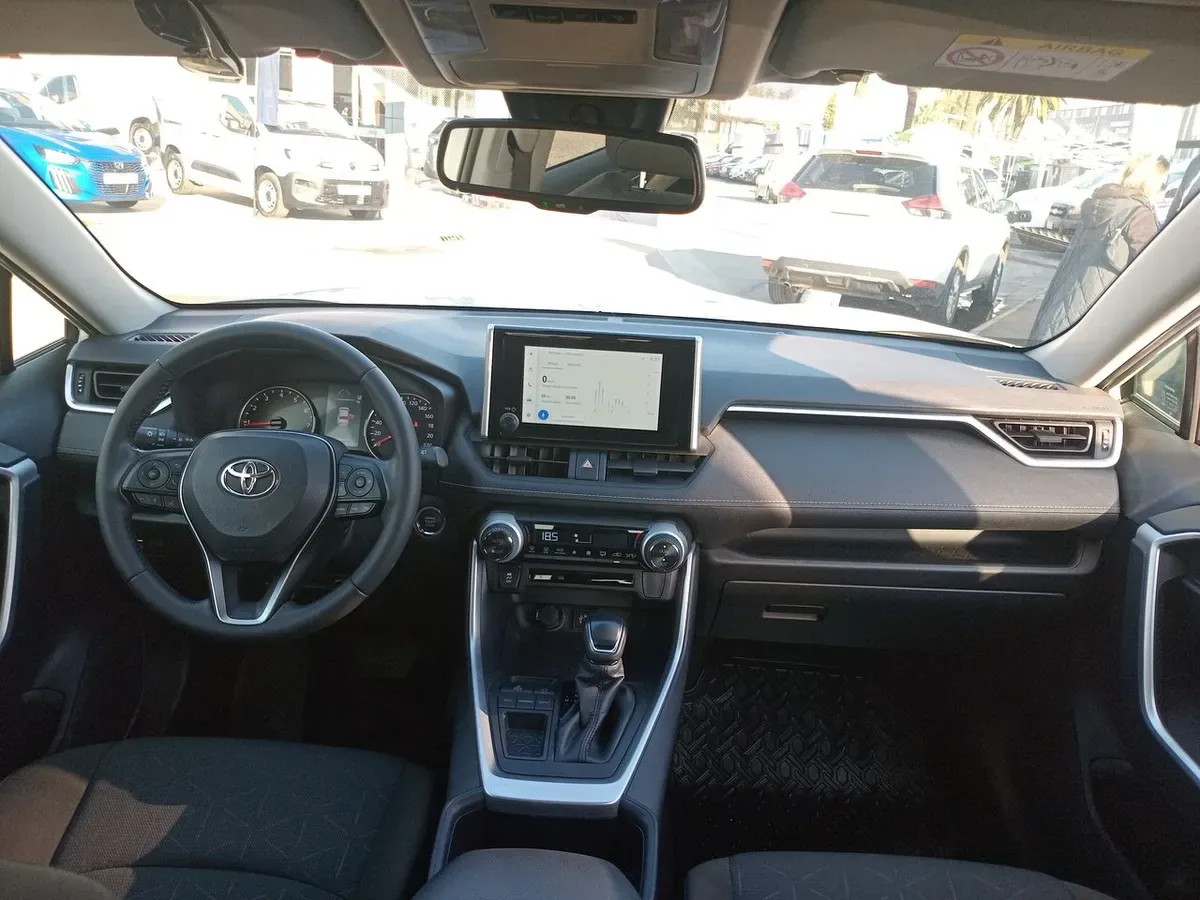 Toyota Rav 4 2.0 Xle 4x2 Cvt At 5p año 2024