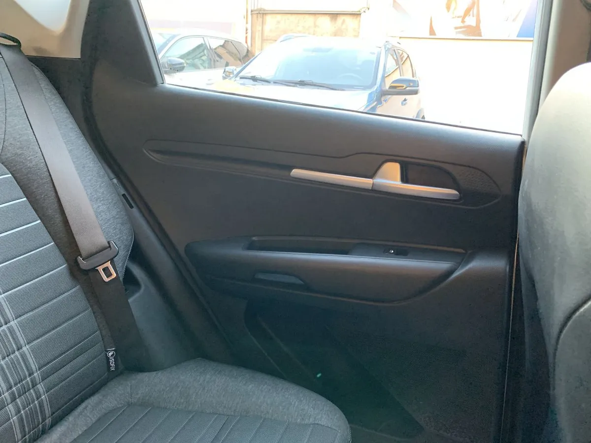 Kia Sonet 1.5 Ex 4x2 Ivt Ri At 5p año 2025