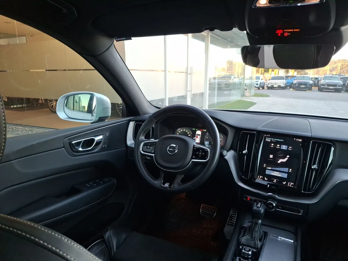 Volvo Xc60 2.4 T6 R-Design At 5p año 2020