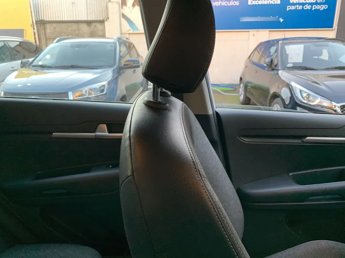 Kia Sonet 1.5 Ex 4x2 Ivt Ri At 5p año 2025