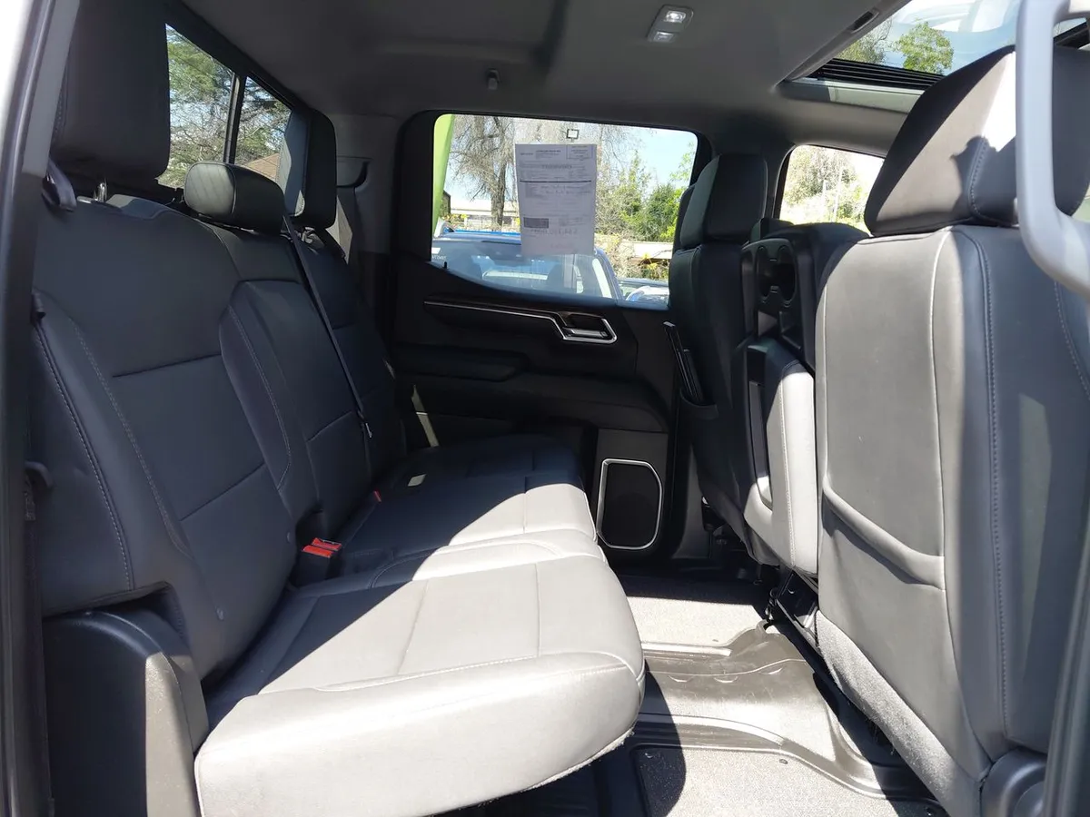 Chevrolet Silverado 5.3 Lt Trail Boss Z71 4x4 At 4p año 2024
