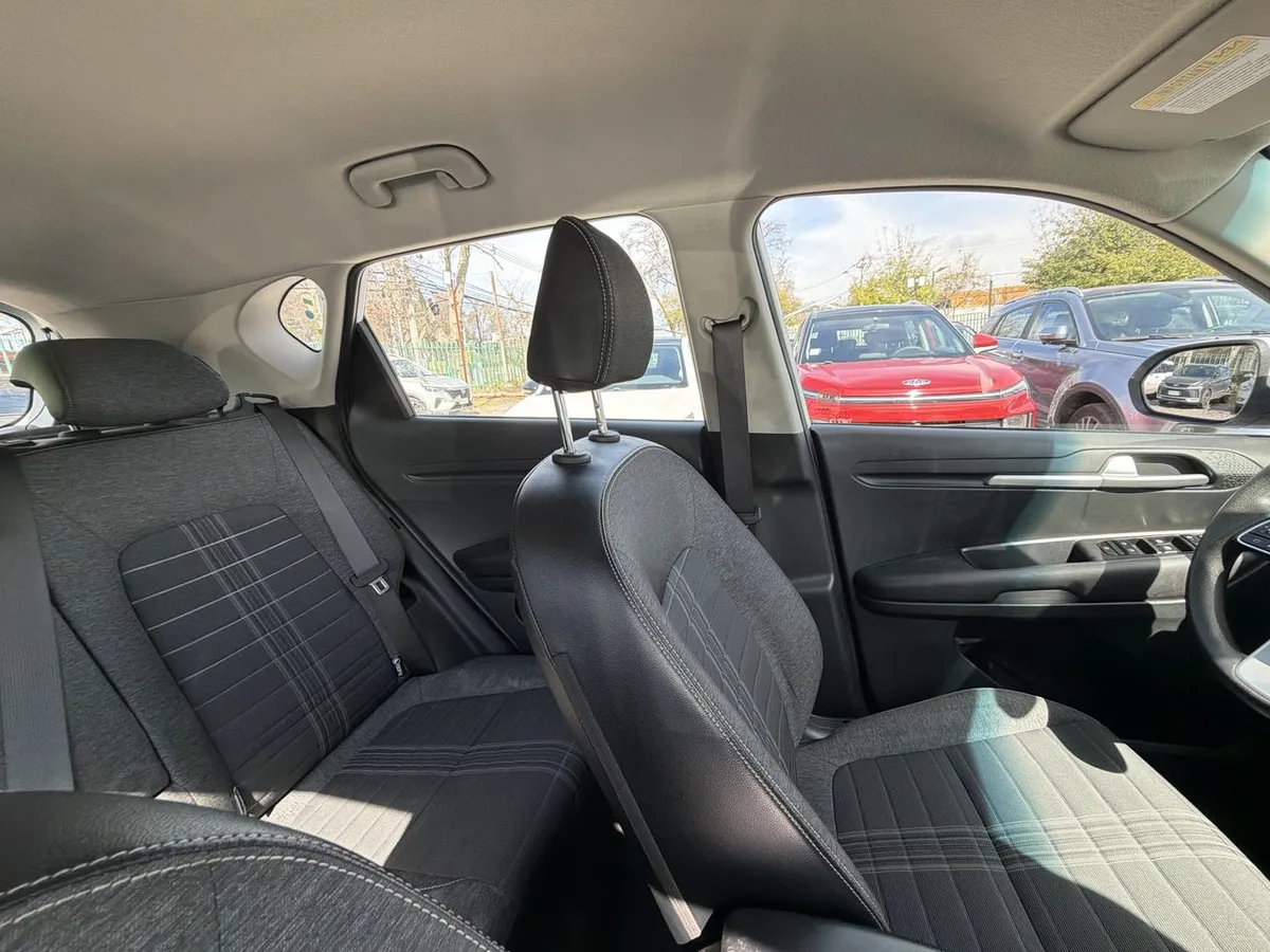 Kia Sonet 1.5 Ex 4x2 Ivt Ri At 5p año 2025