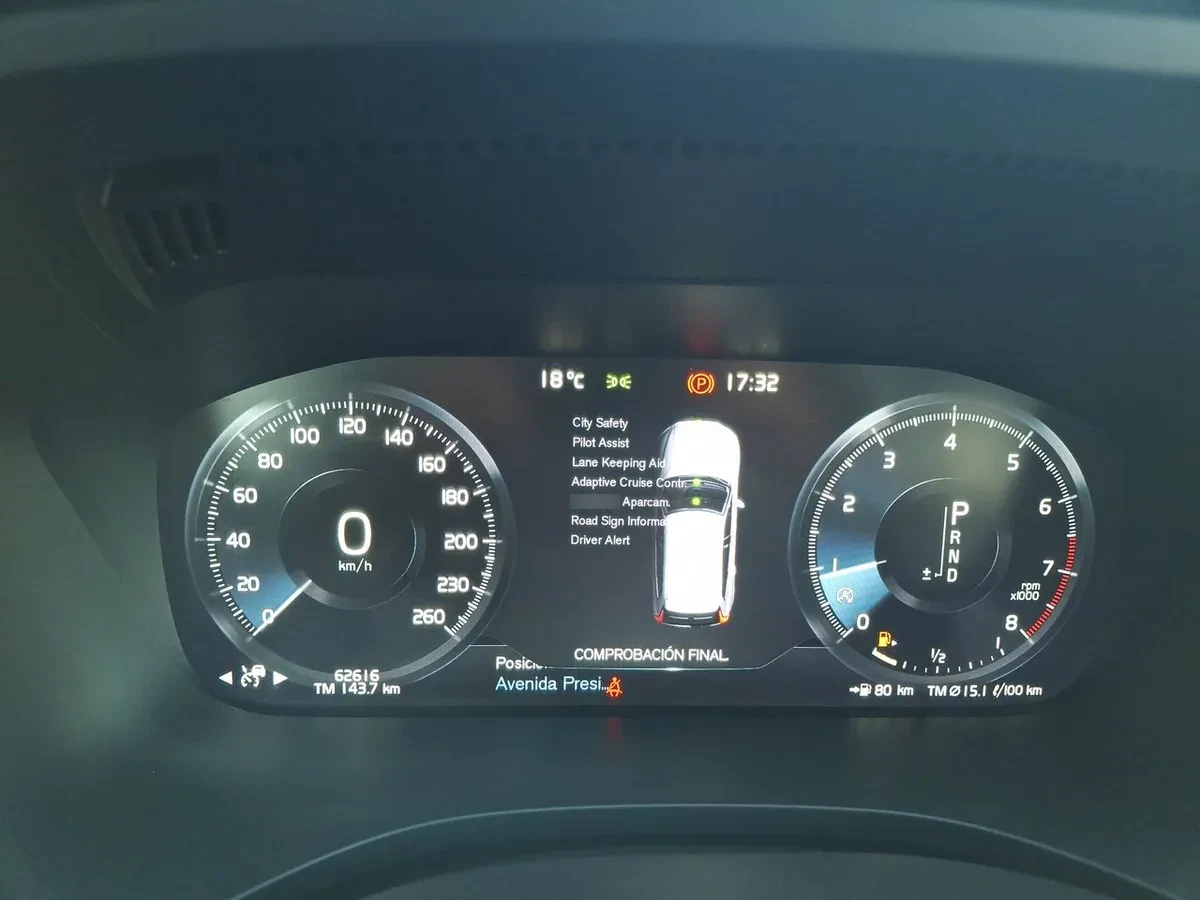 Volvo Xc60 2.4 T6 R-Design At 5p año 2020