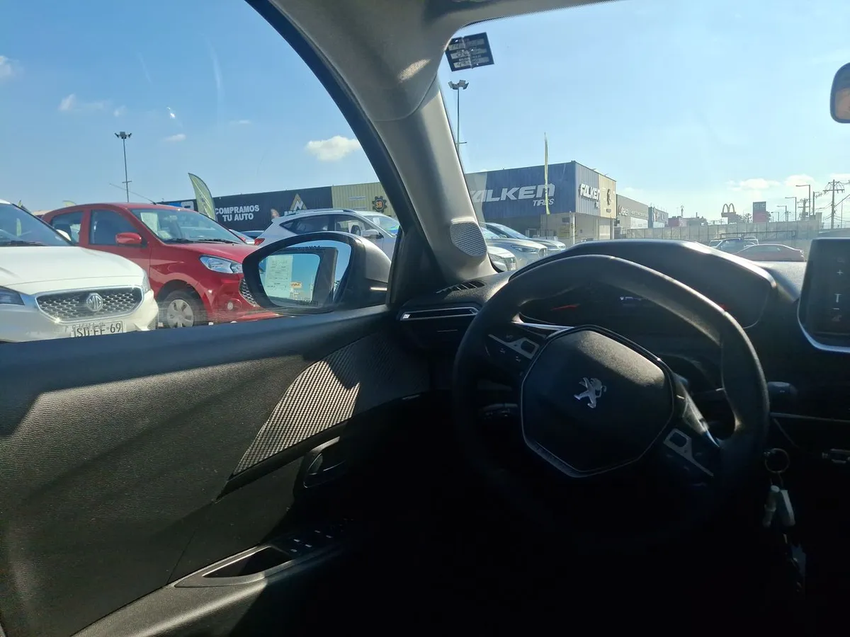 Peugeot 208 1.2 Style Puretech 75 4x2 Mt 5p año 2023