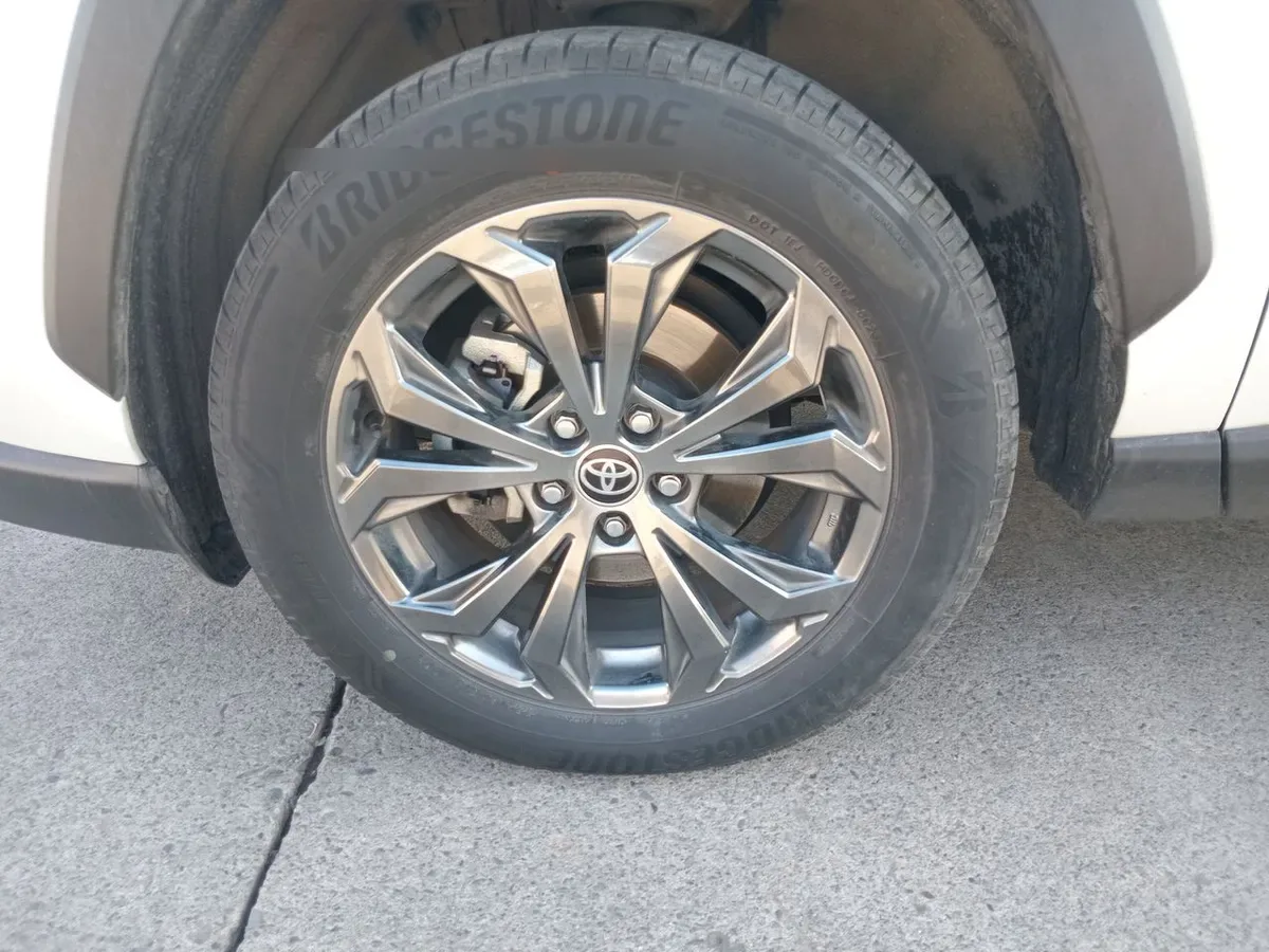Toyota Rav 4 2.0 Xle 4x2 Cvt At 5p año 2024