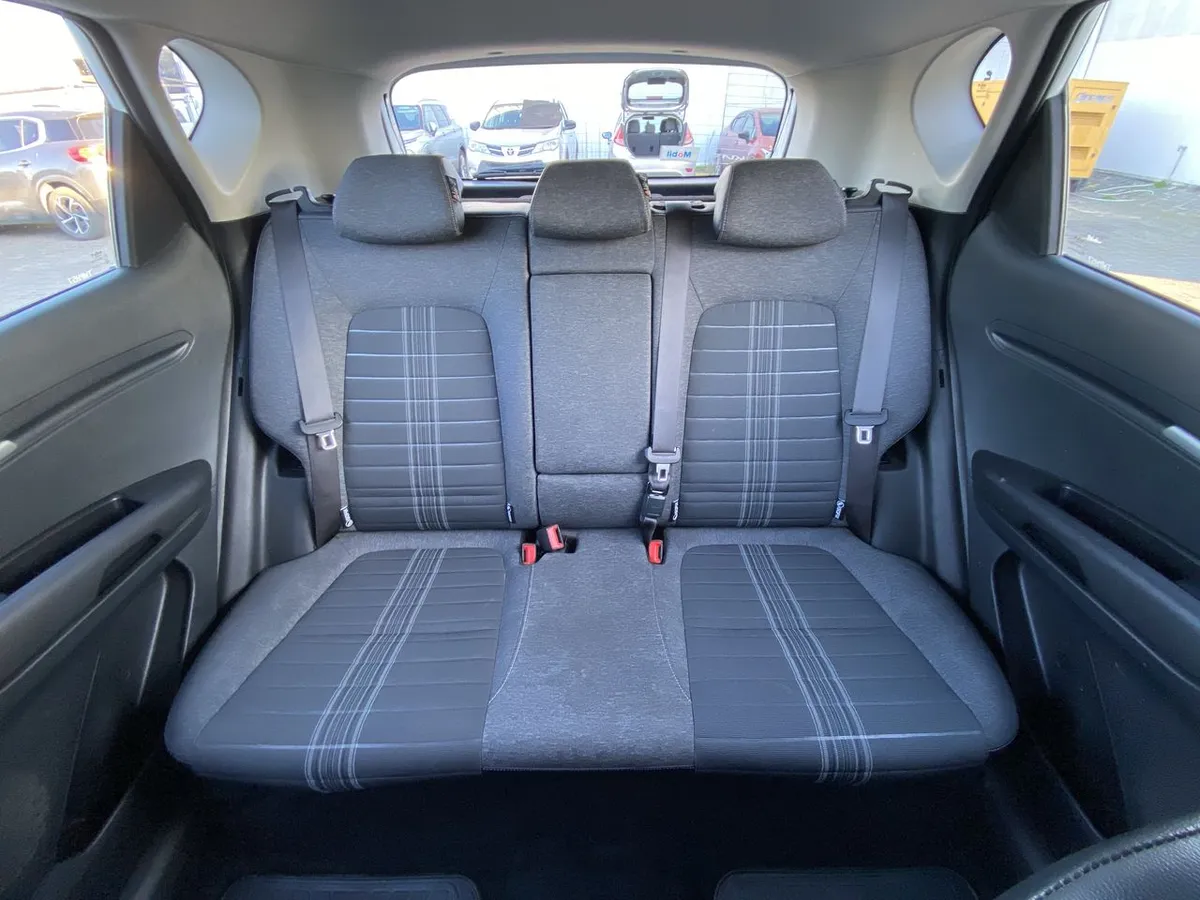 Kia Sonet 1.5 Ex 4x2 Ivt Ri At 5p año 2025