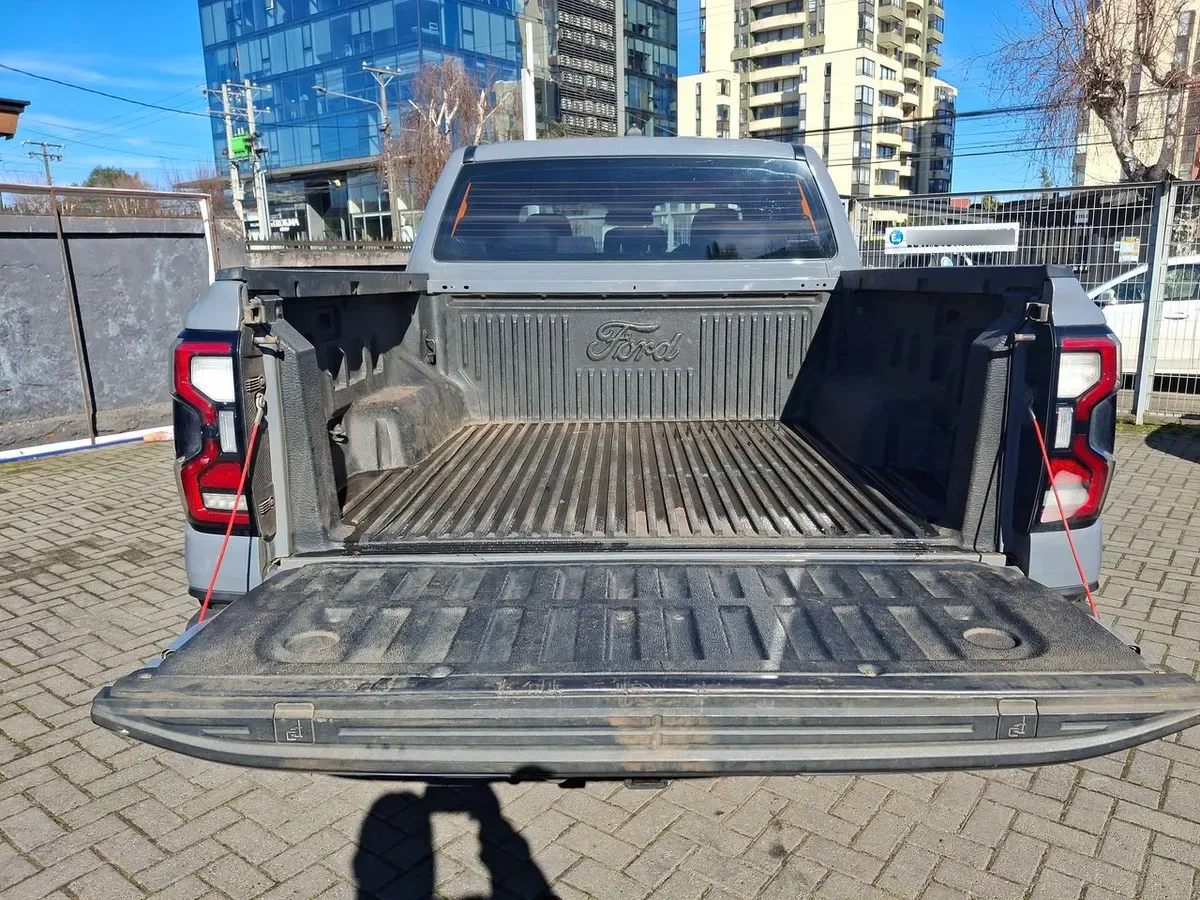 Ford Ranger 3.0t Raptor 4x4 Dob. Cab. At 4p año 2025