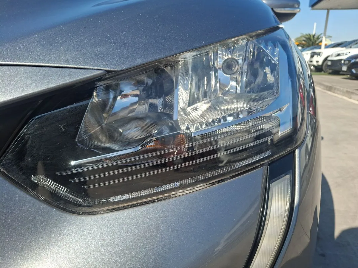 Peugeot 208 1.2 Style Puretech 75 4x2 Mt 5p año 2023