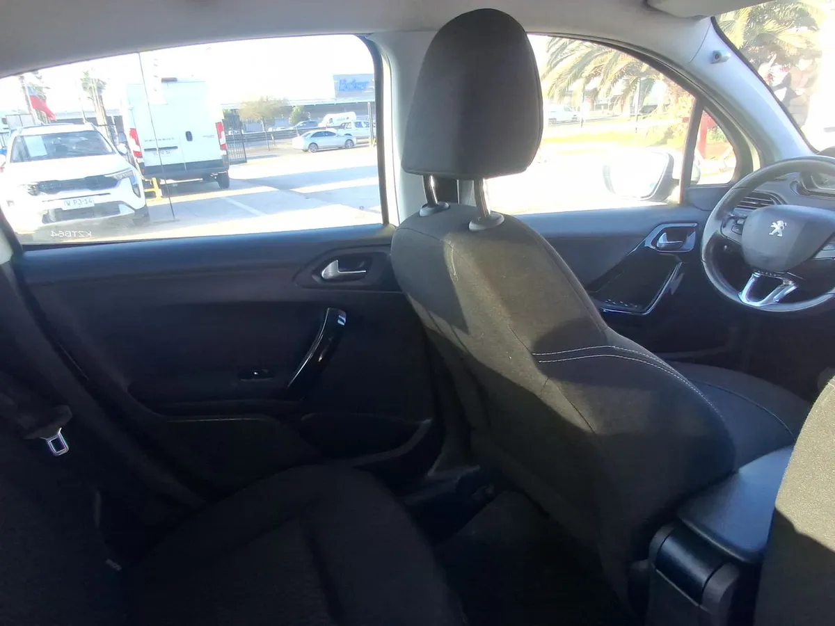 Peugeot 208 1.2 Active Pack Puretech 4x2 82hp Mt 5p año 2019