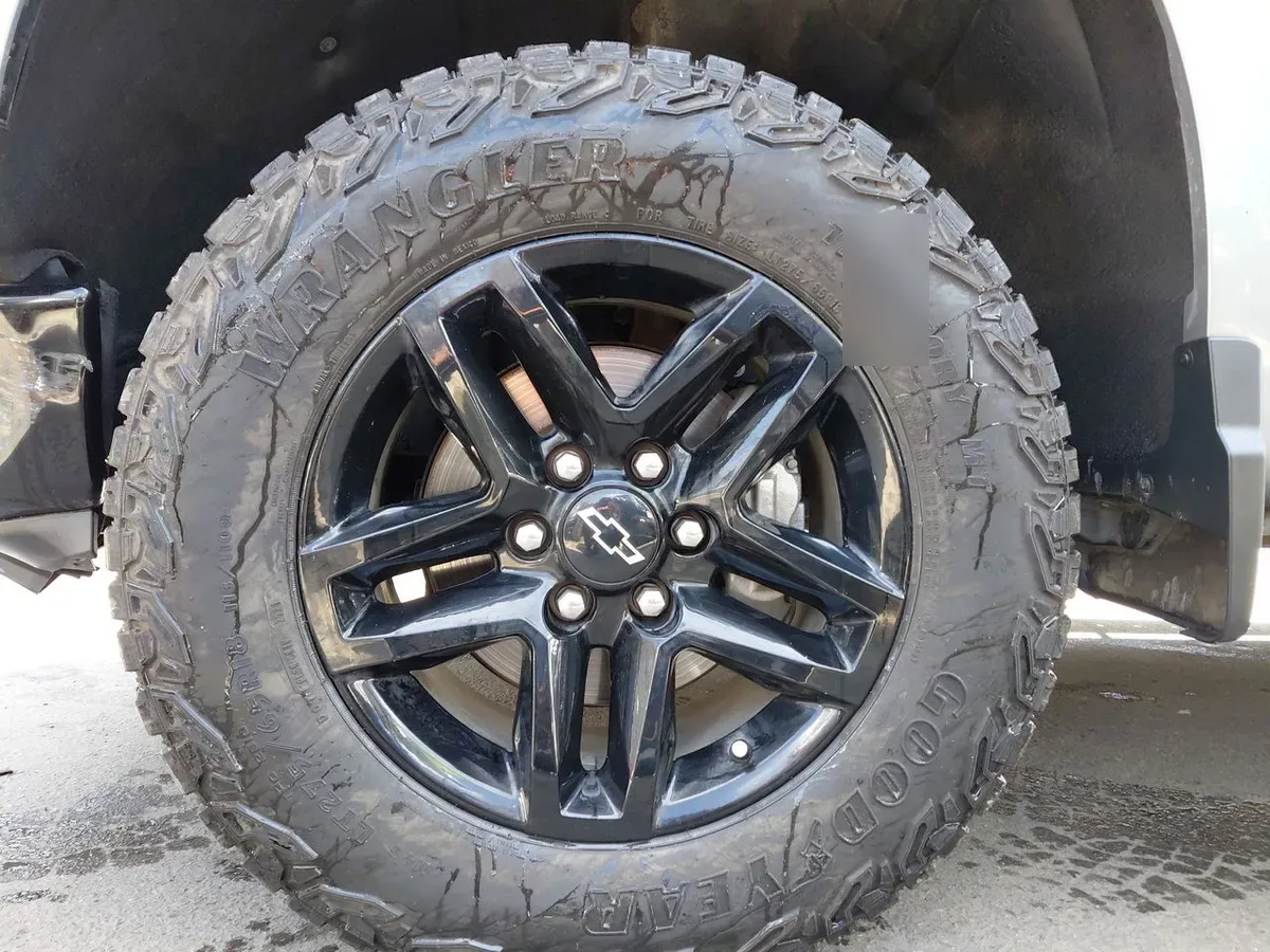 Chevrolet Silverado 5.3 Lt Trail Boss Z71 4x4 At 4p año 2024