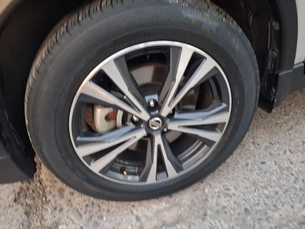 Nissan X-Trail 2.5 Advance 4x2 3row Cvt At 5p año 2023