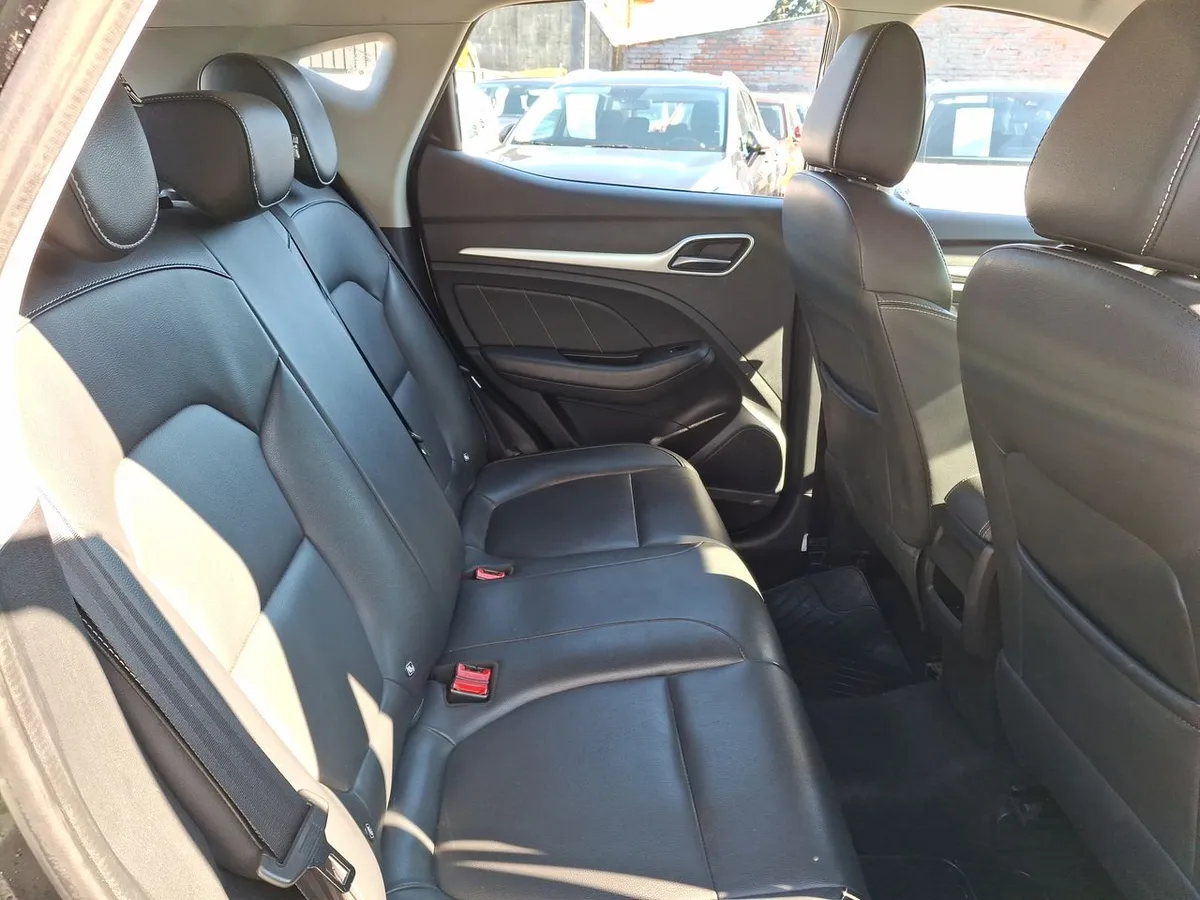 MG Mg Zs 1.5 Comfort 4x2 Mt 5p año 2023