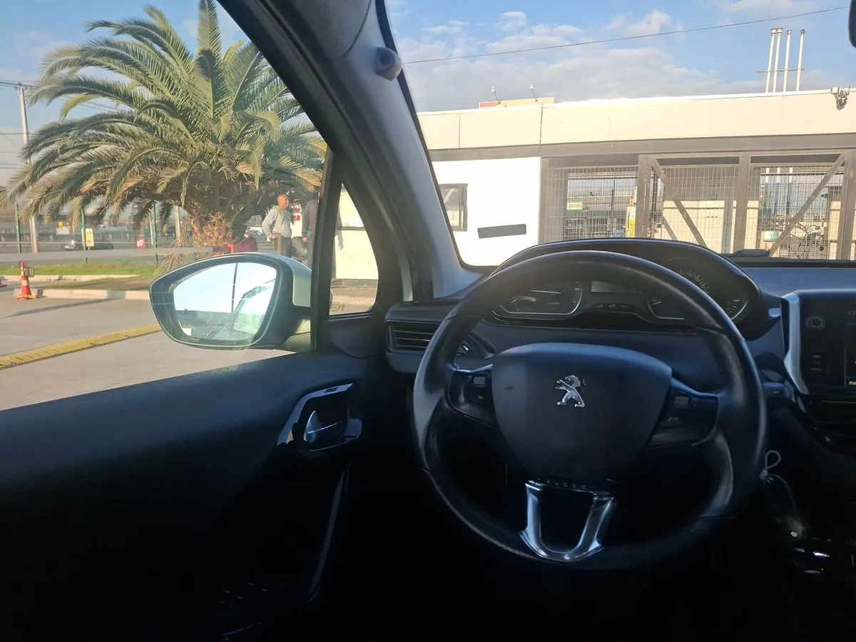 Peugeot 208 1.2 Active Pack Puretech 4x2 82hp Mt 5p año 2019