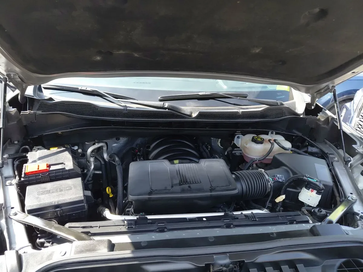 Chevrolet Silverado 5.3 Lt Trail Boss Z71 4x4 At 4p año 2024