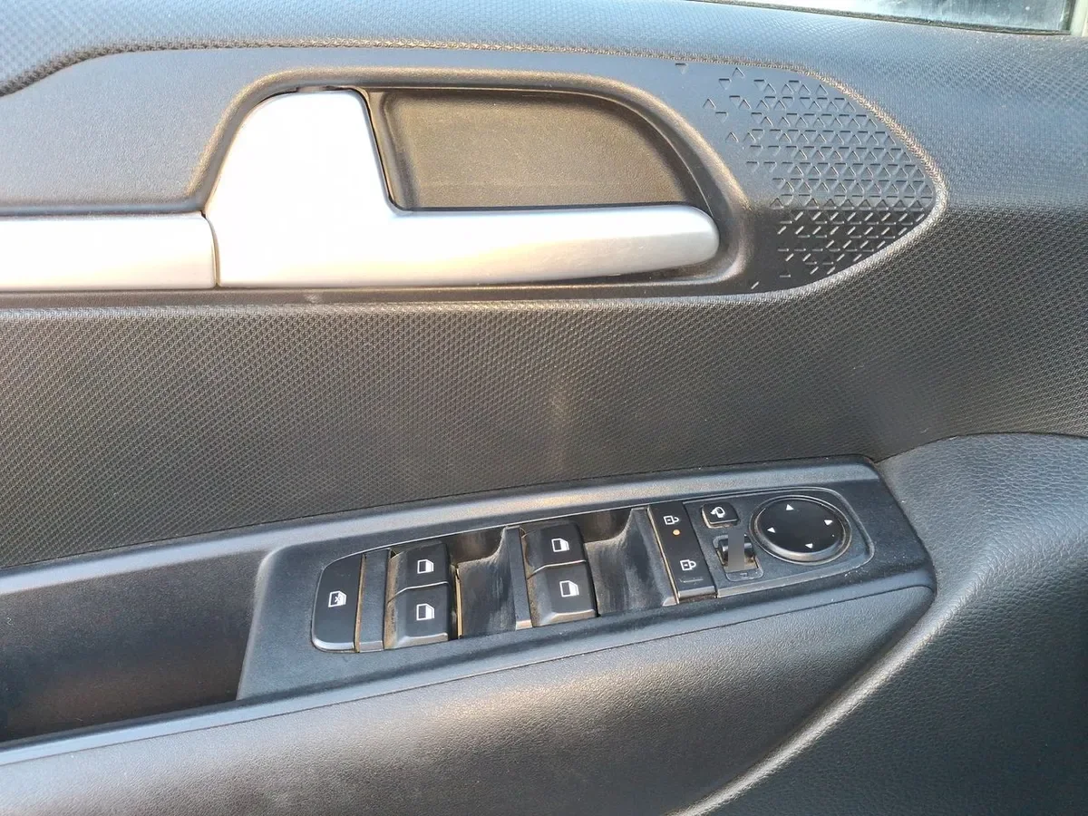 Kia Sonet 1.5 Ex 4x2 Ivt Ri At 5p año 2025