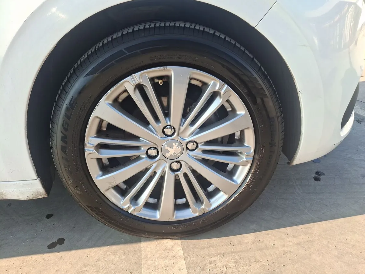 Peugeot 208 1.2 Active Pack Puretech 4x2 82hp Mt 5p año 2019