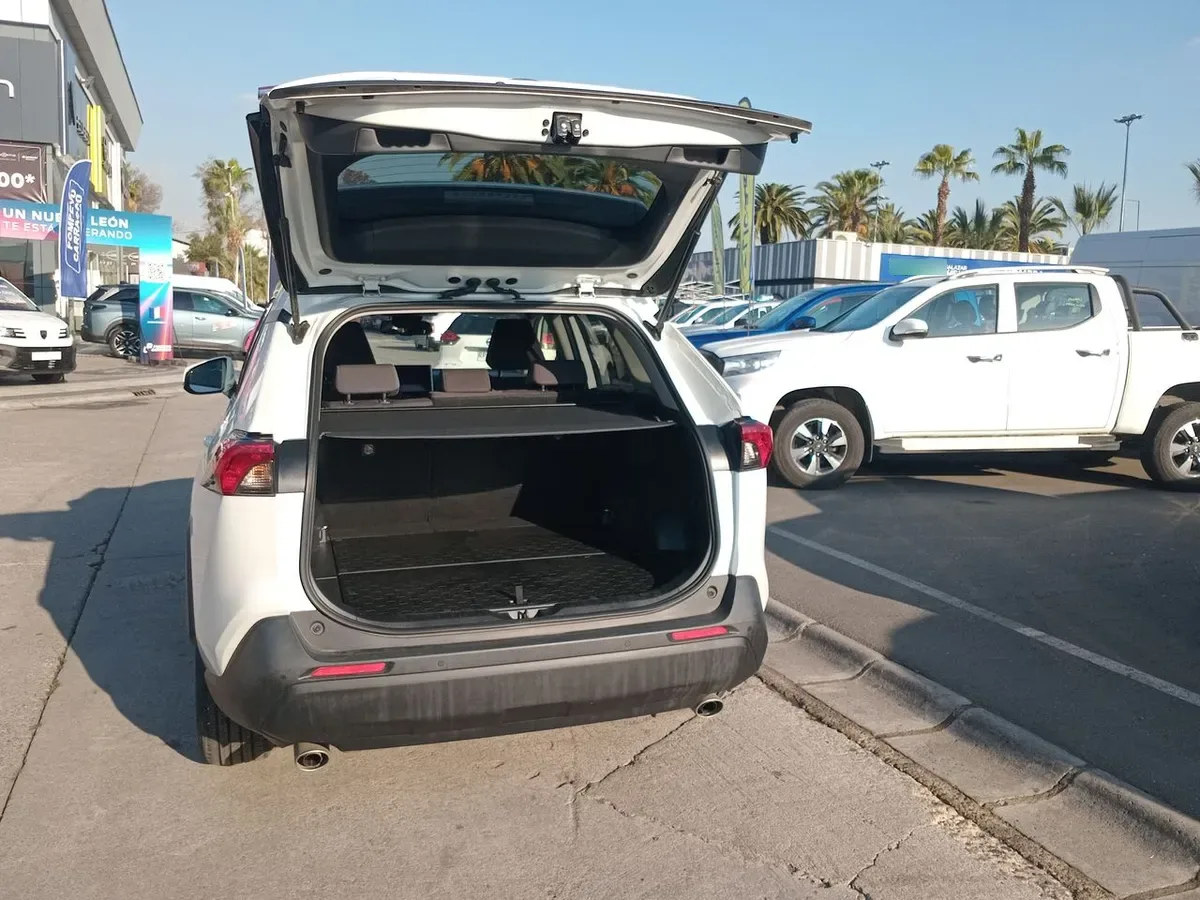 Toyota Rav 4 2.0 Xle 4x2 Cvt At 5p año 2024