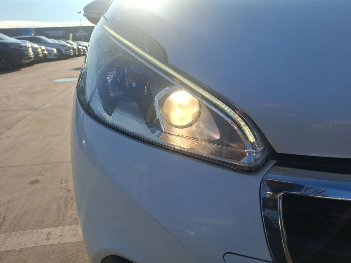 Peugeot 208 1.2 Active Pack Puretech 4x2 82hp Mt 5p año 2019