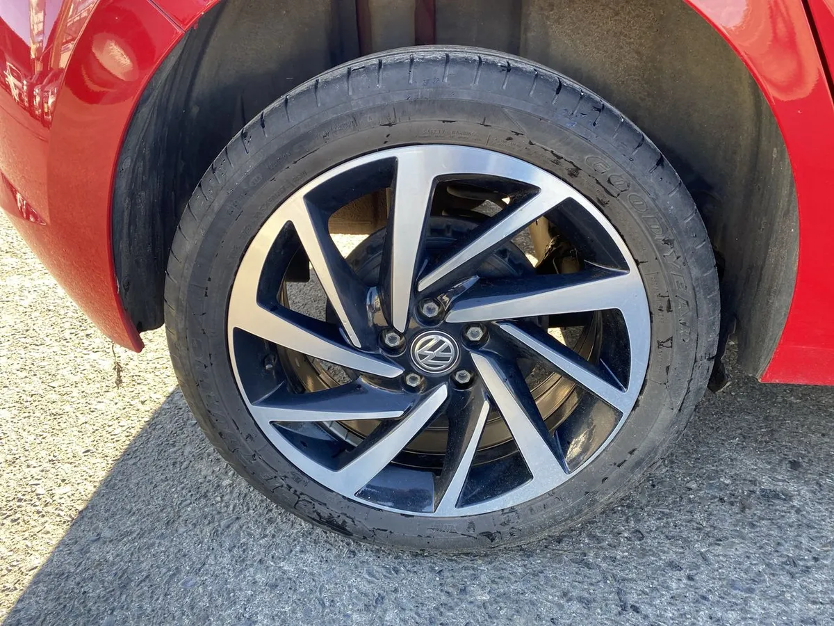 Volkswagen Polo 1.6 Highline 4x2 Hb Mt 5p año 2023