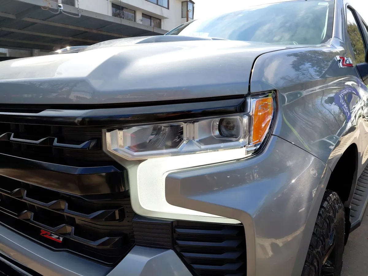 Chevrolet Silverado 5.3 Lt Trail Boss Z71 4x4 At 4p año 2024