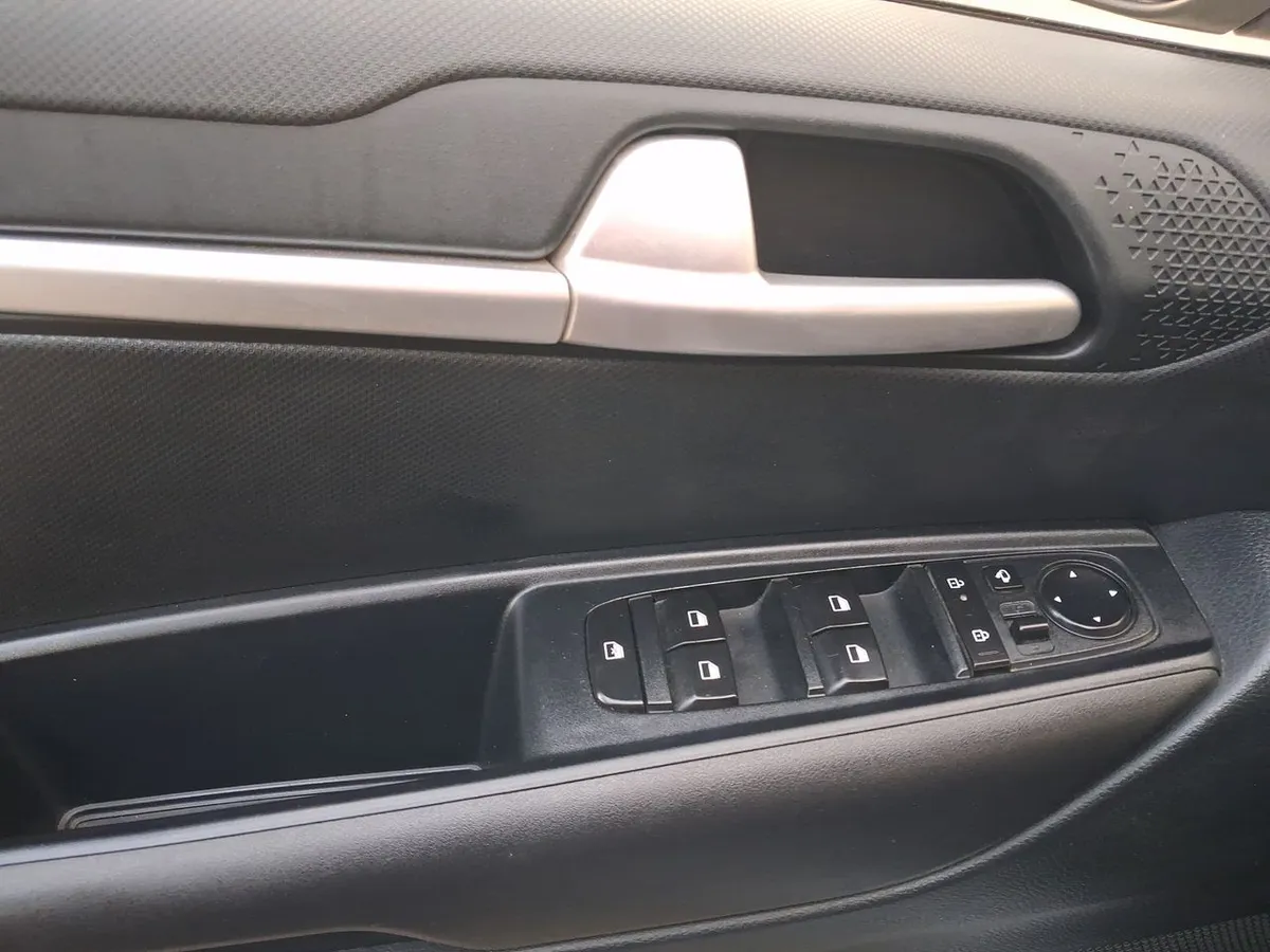 Kia Sonet 1.5 Ex 4x2 Ivt Ri At 5p año 2025