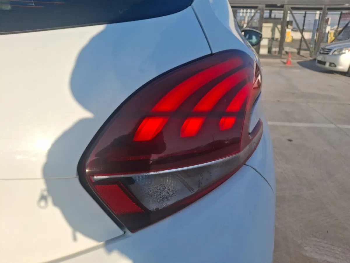 Peugeot 208 1.2 Active Pack Puretech 4x2 82hp Mt 5p año 2019