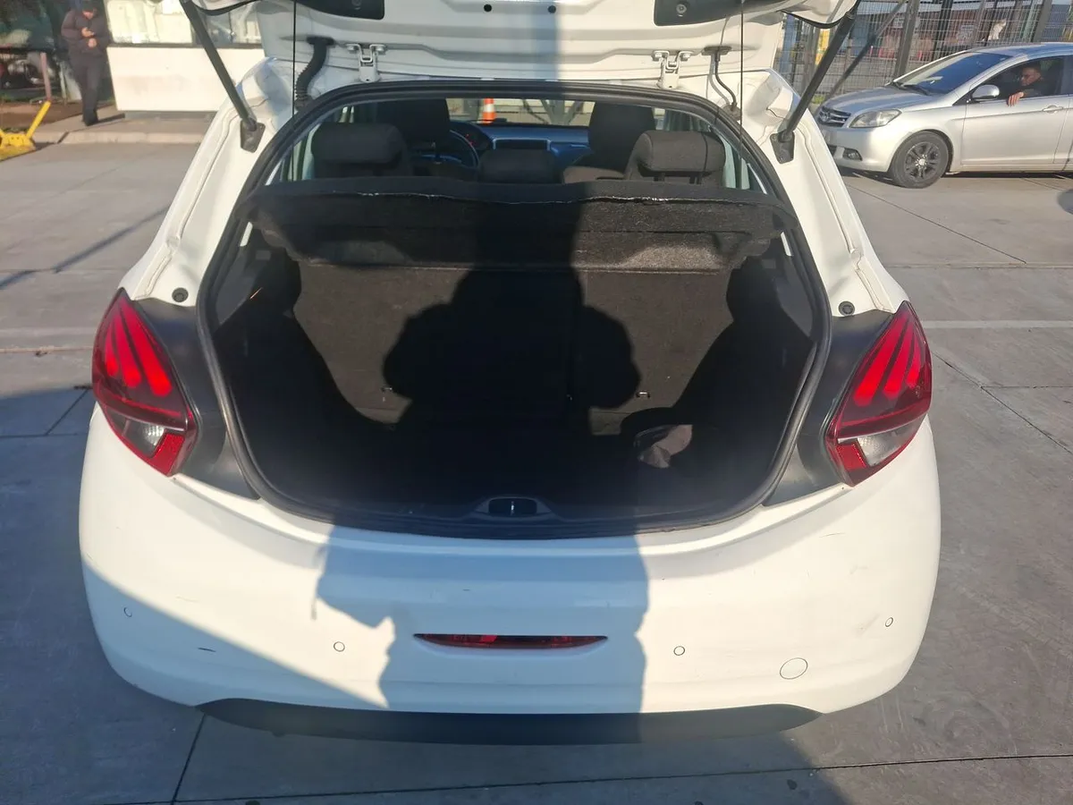 Peugeot 208 1.2 Active Pack Puretech 4x2 82hp Mt 5p año 2019