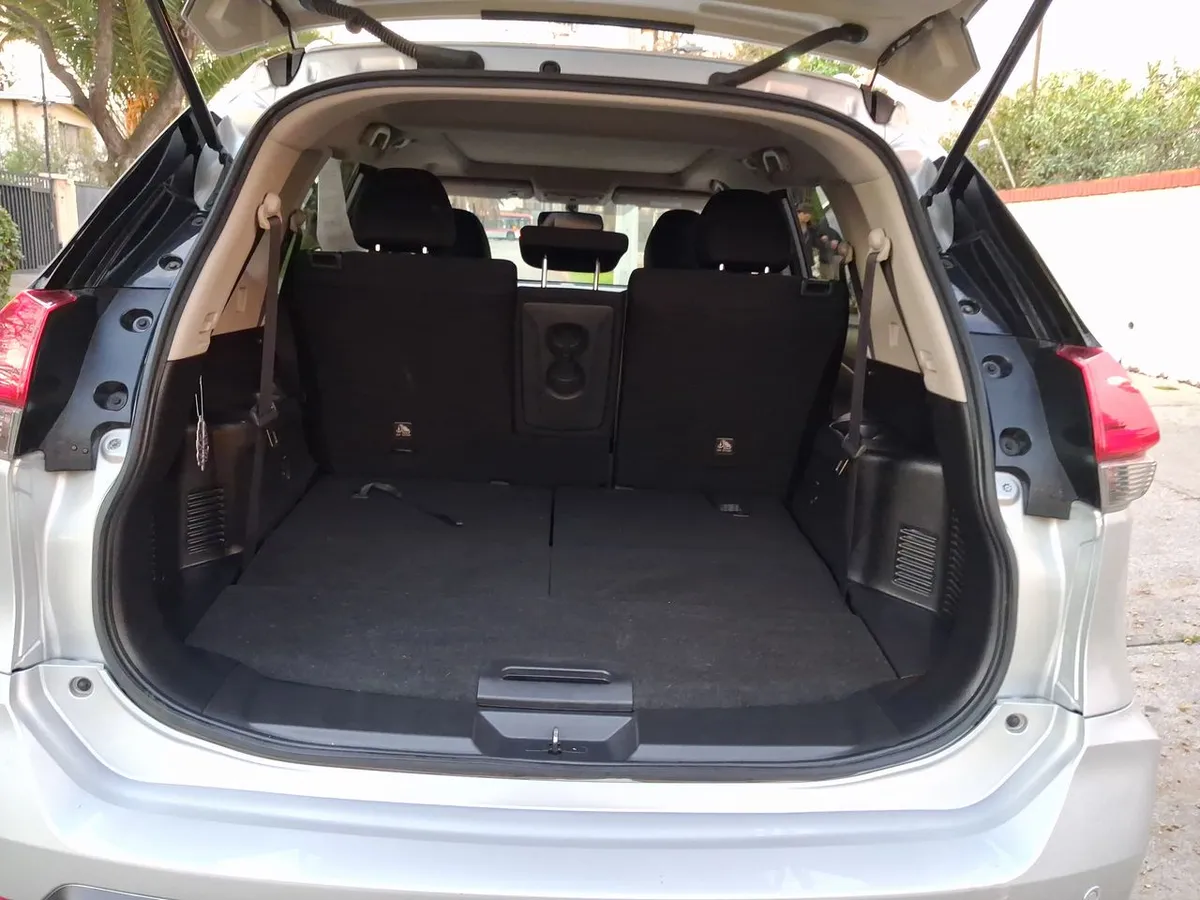 Nissan X-Trail 2.5 Advance 4x2 3row Cvt At 5p año 2023