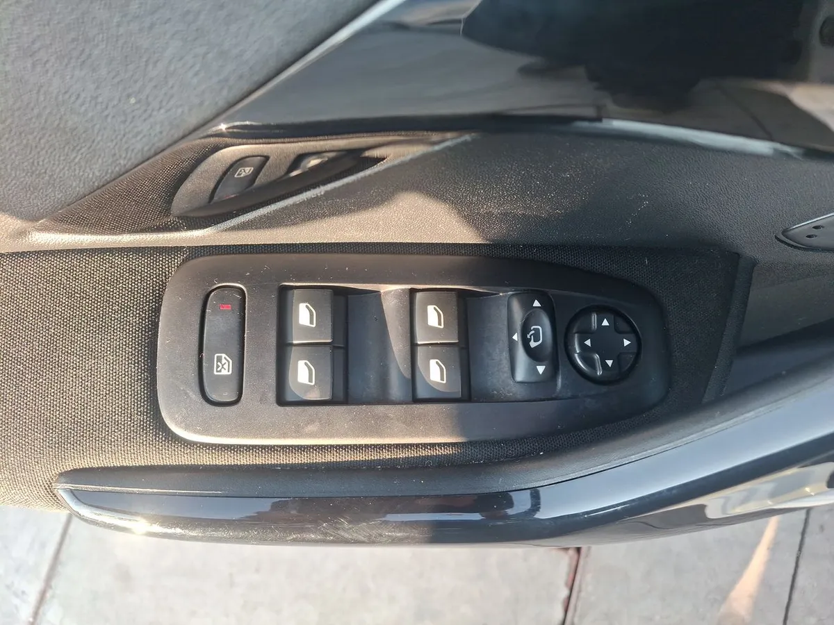 Peugeot 208 1.2 Active Pack Puretech 4x2 82hp Mt 5p año 2019