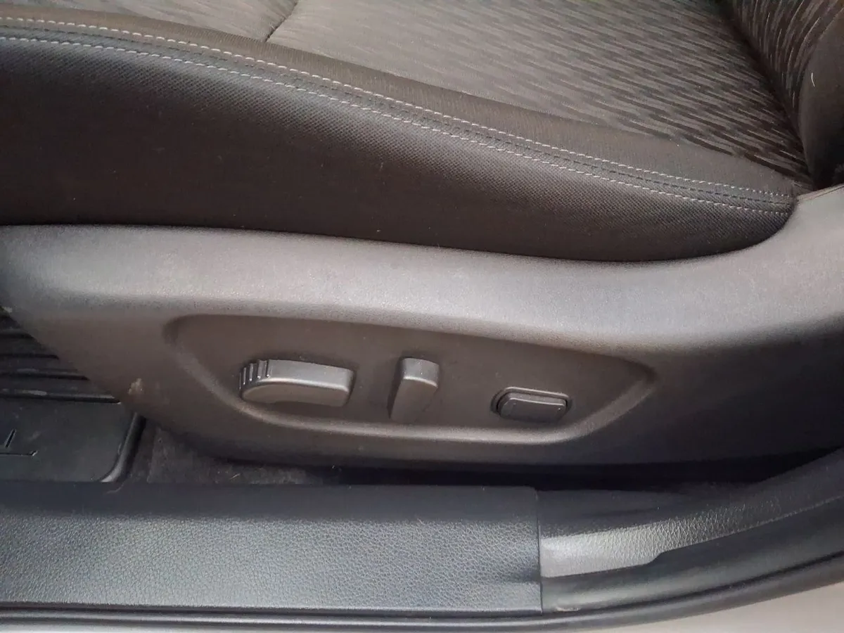 Nissan X-Trail 2.5 Advance 4x2 3row Cvt At 5p año 2023