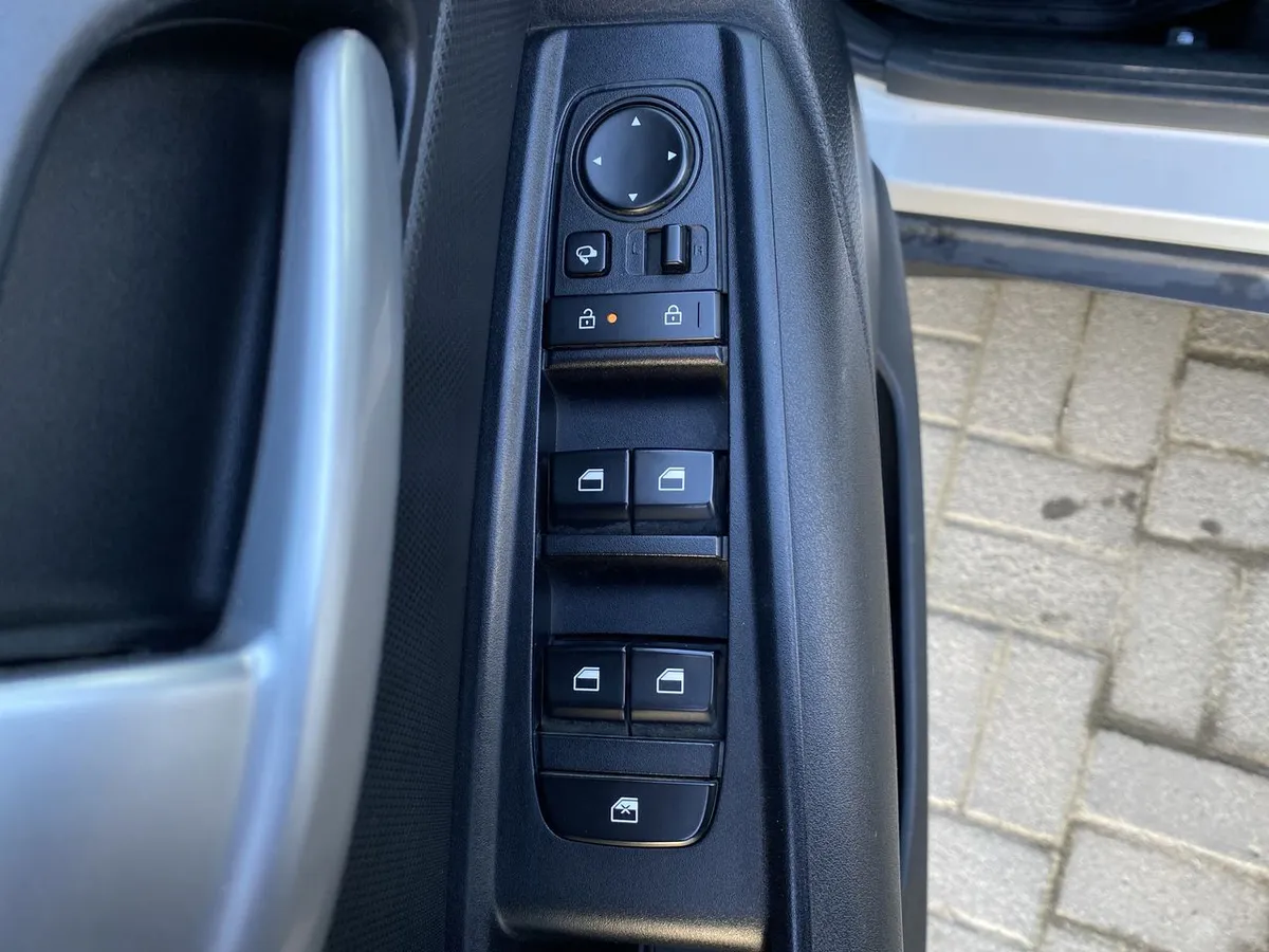 Kia Sonet 1.5 Ex 4x2 Ivt Ri At 5p año 2025