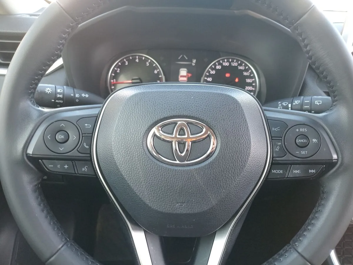 Toyota Rav 4 2.0 Xle 4x2 Cvt At 5p año 2024