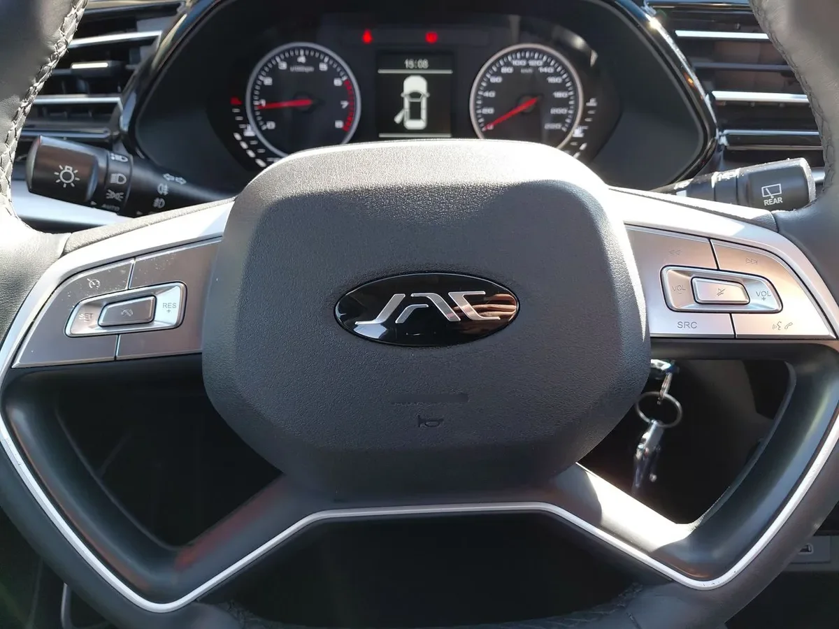 JAC Js2 1.5 Luxury 4x2 Mt 5p año 2025