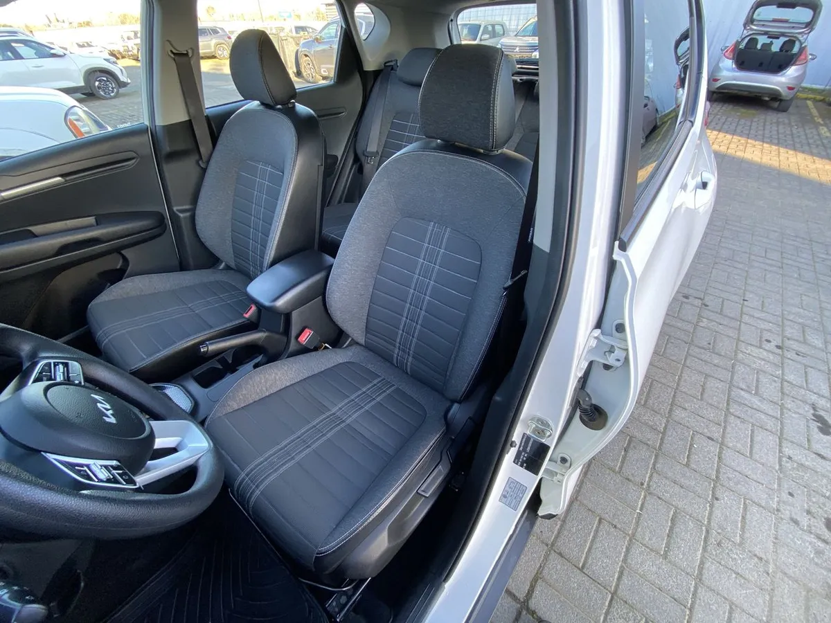 Kia Sonet 1.5 Ex 4x2 Ivt Ri At 5p año 2025