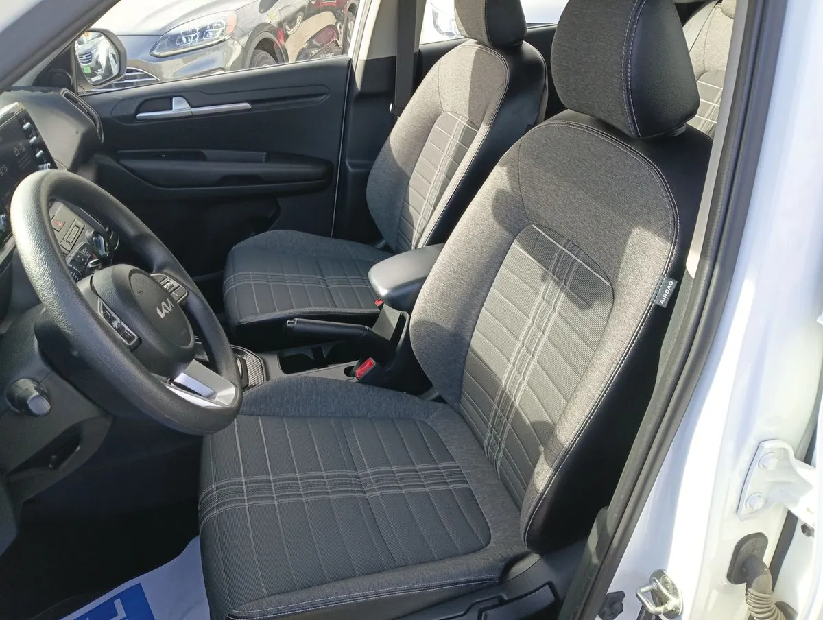 Kia Sonet 1.5 Ex 4x2 Ivt Ri At 5p año 2025