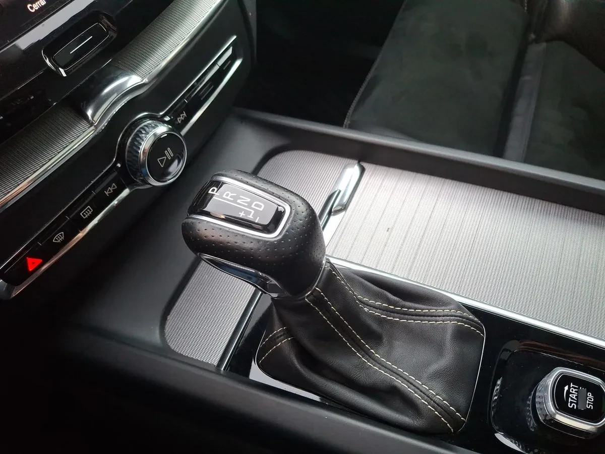 Volvo Xc60 2.4 T6 R-Design At 5p año 2020
