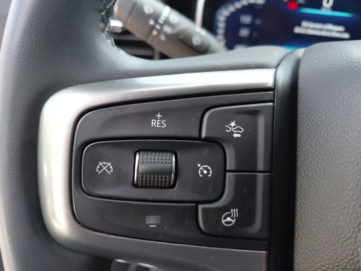 Chevrolet Silverado 5.3 Lt Trail Boss Z71 4x4 At 4p año 2024