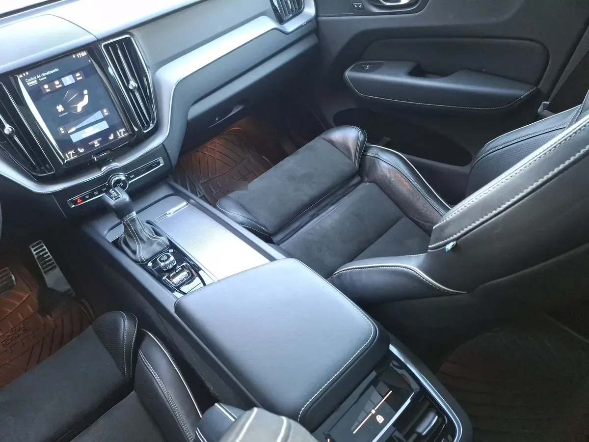 Volvo Xc60 2.4 T6 R-Design At 5p año 2020