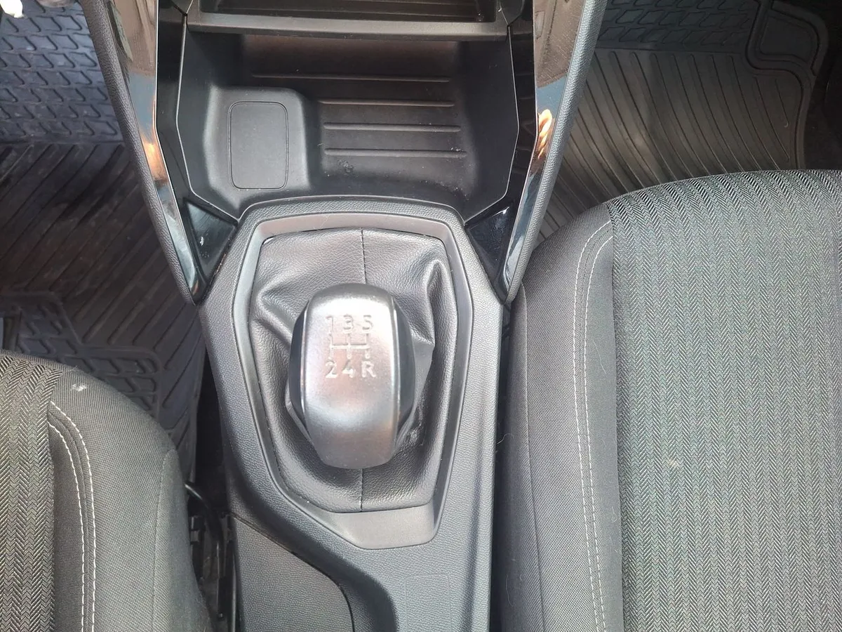 Peugeot 208 1.2 Style Puretech 75 4x2 Mt 5p año 2023
