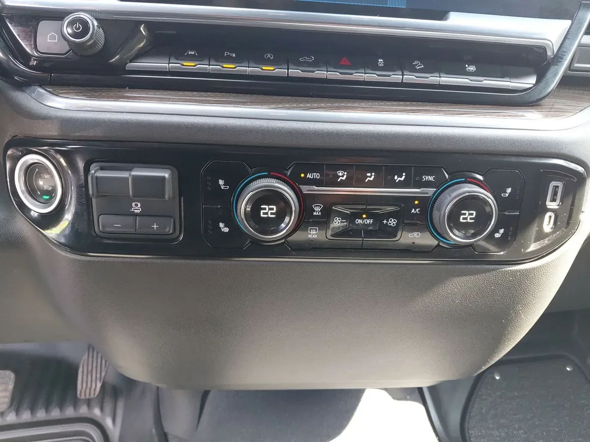 Chevrolet Silverado 5.3 Lt Trail Boss Z71 4x4 At 4p año 2024
