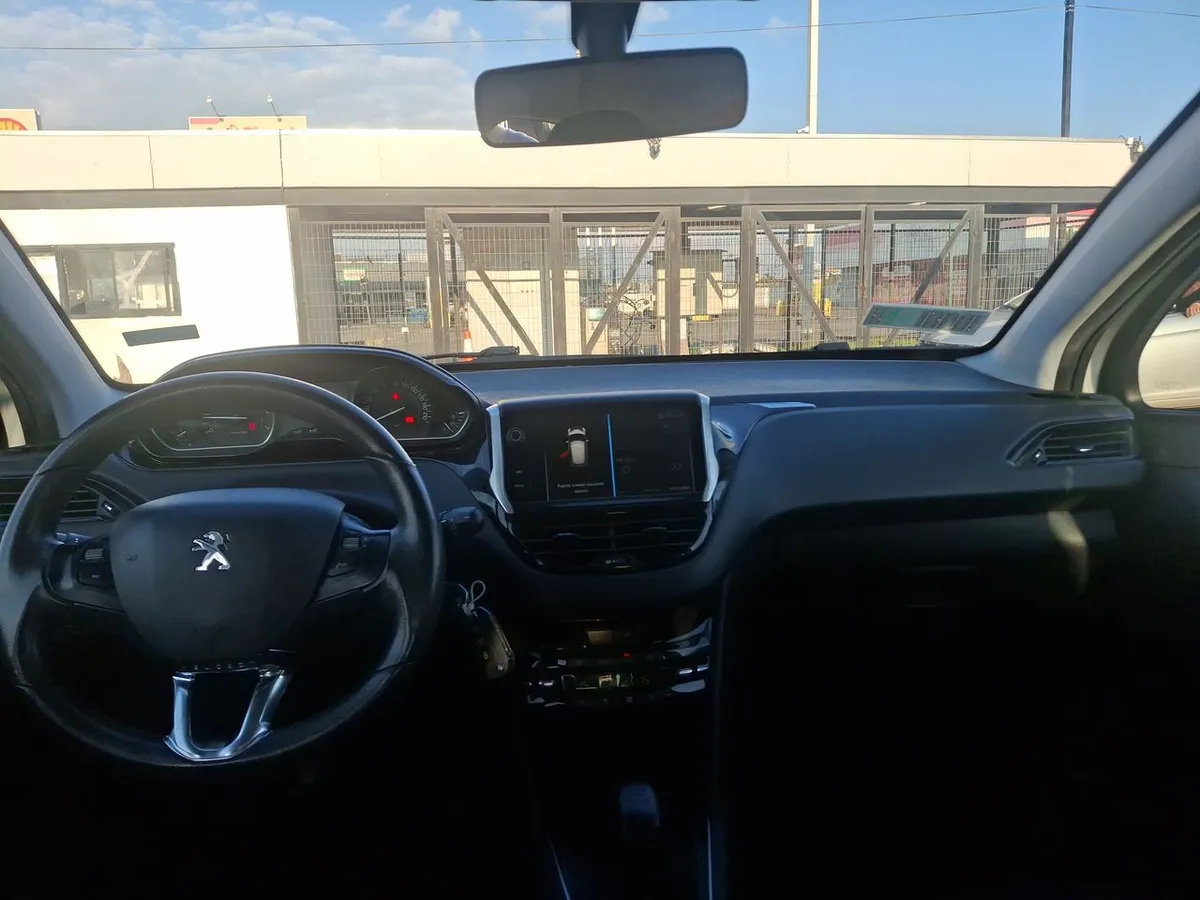 Peugeot 208 1.2 Active Pack Puretech 4x2 82hp Mt 5p año 2019