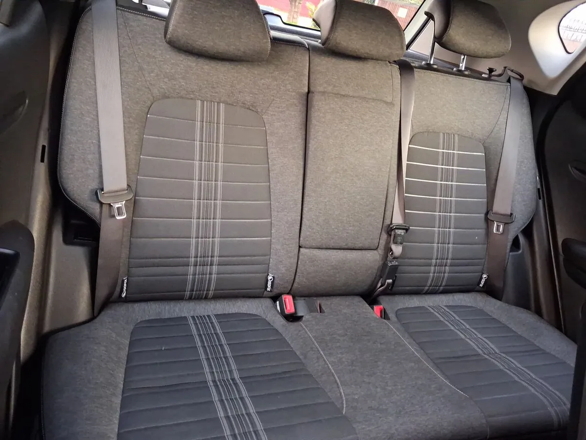 Kia Sonet 1.5 Ex 4x2 Ivt Ri At 5p año 2025