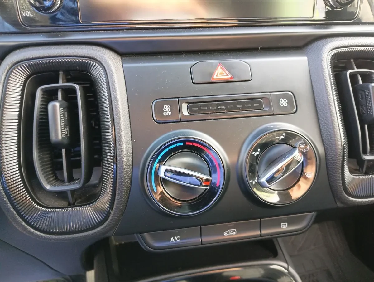 Kia Sonet 1.5 Ex 4x2 Ivt Ri At 5p año 2025