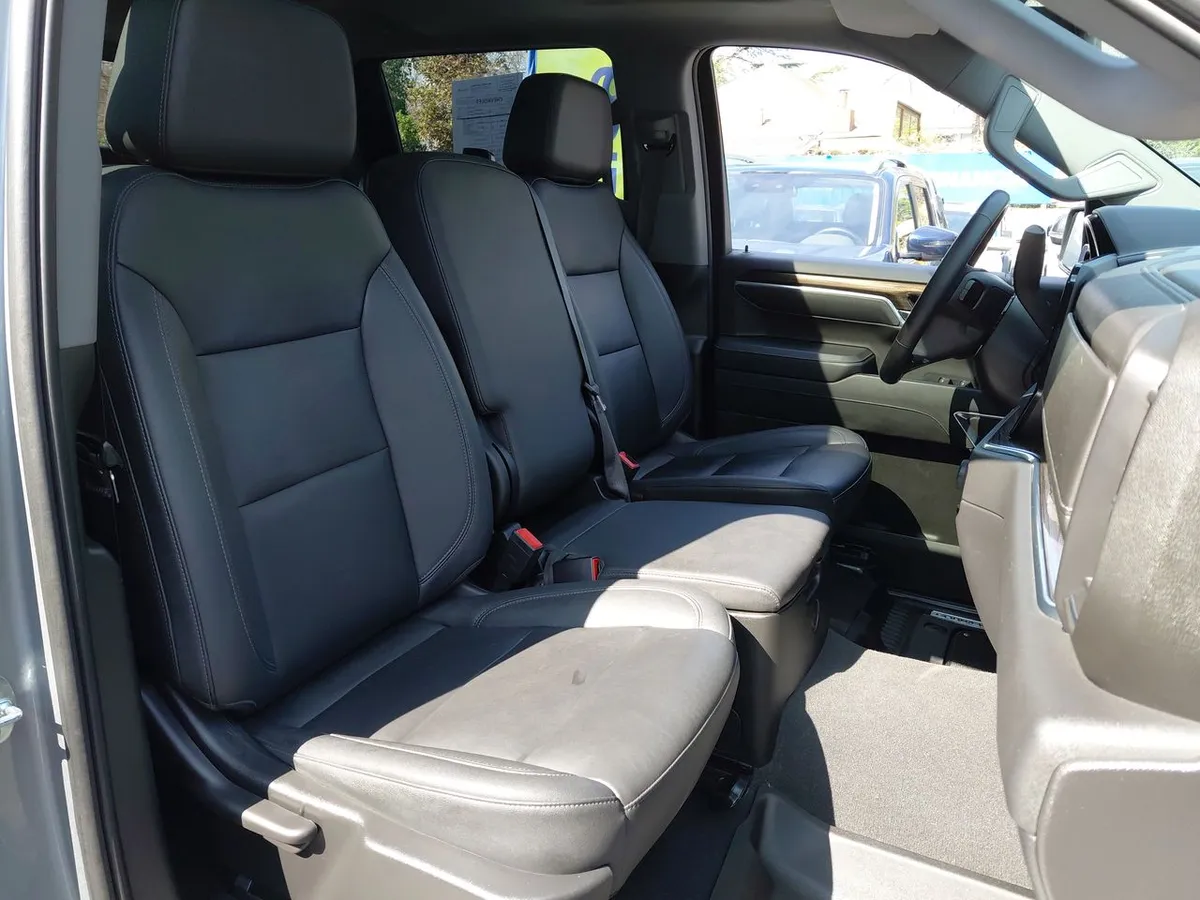 Chevrolet Silverado 5.3 Lt Trail Boss Z71 4x4 At 4p año 2024